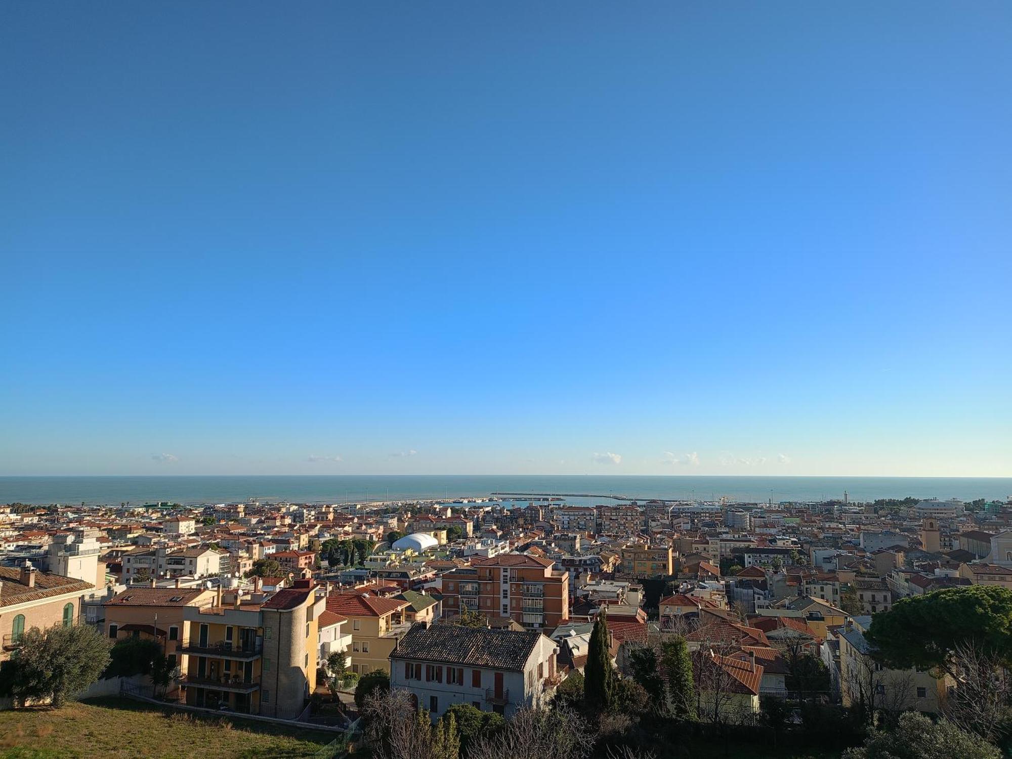 Casa Del Fiordaliso Hotell San Benedetto del Tronto Eksteriør bilde